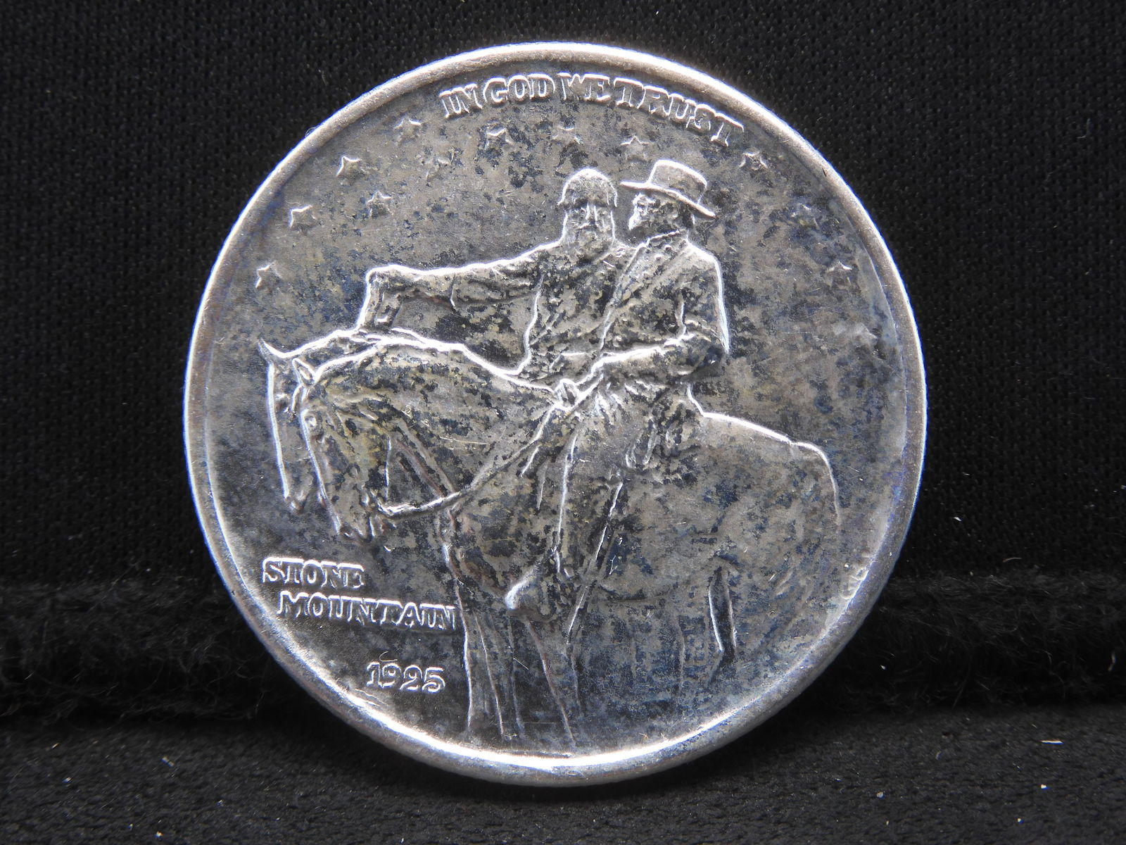 1925 Uncirculated U.S. Stone Mountain Classic Commemorative Silver Half Dollar. Generals Robert E: 1925 Uncirculated U.S. Stone Mountain Classic Commemorative Silver Half Dollar. Generals Robert E Lee & "Stonewall" Jackson Mounted On Horse.