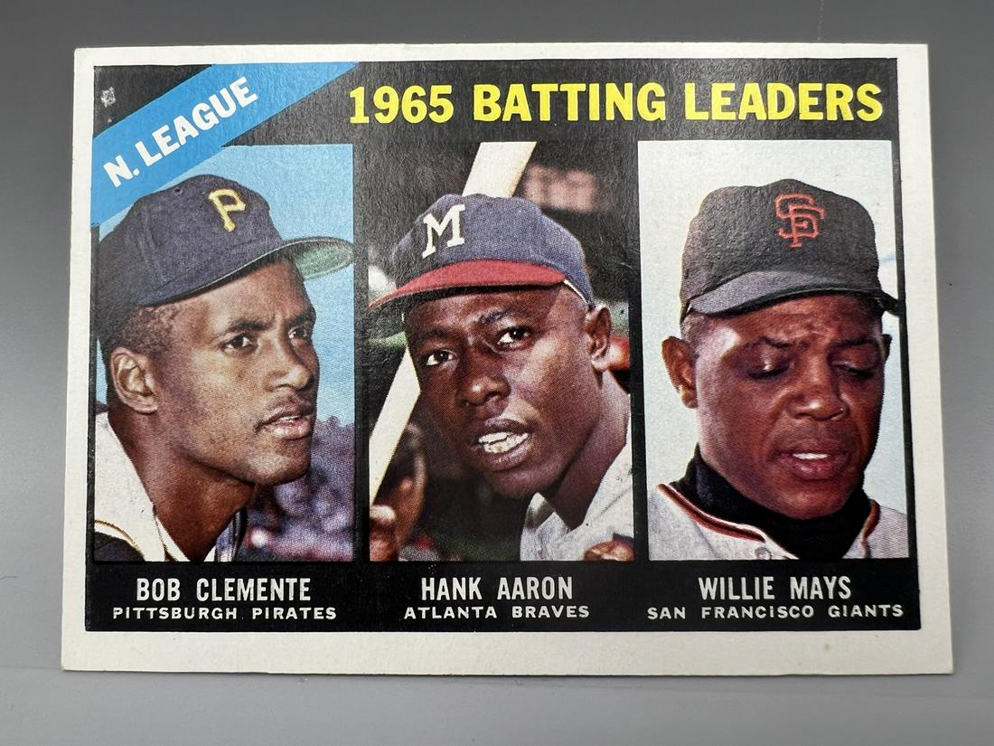 1966 Topps #215 NL Batting Leaders Bob Clemente, Hank Aaron, Willie Mays (1 of 2)