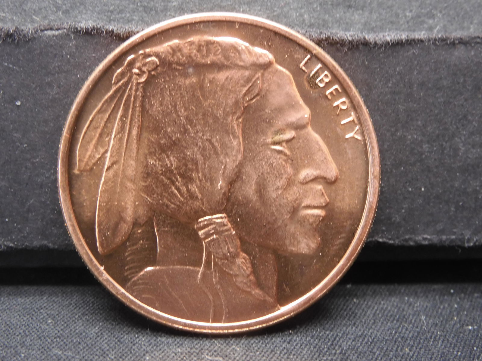 One Ounce .999 Fine Copper, Indian Head & Buffalo Copper round (1 of 2)