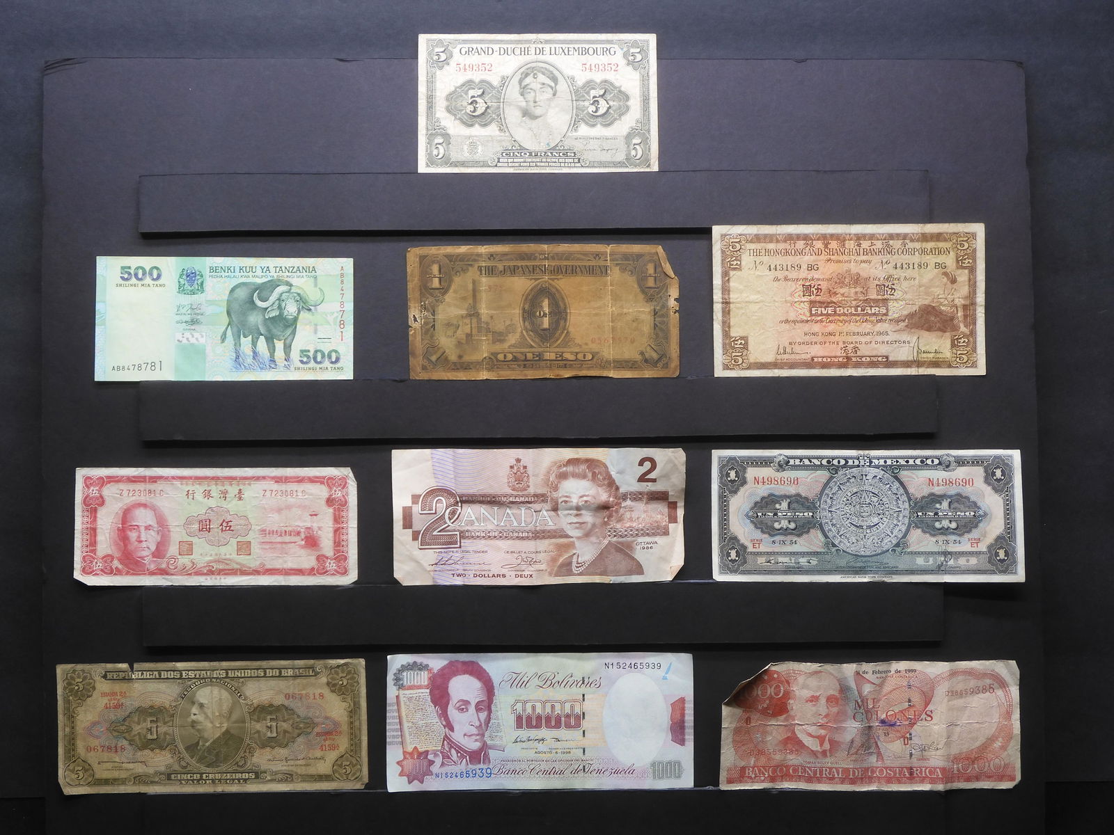 Assortment Of 10 Different Foreign Bank Notes From 10 Different Countries. (1 of 7)