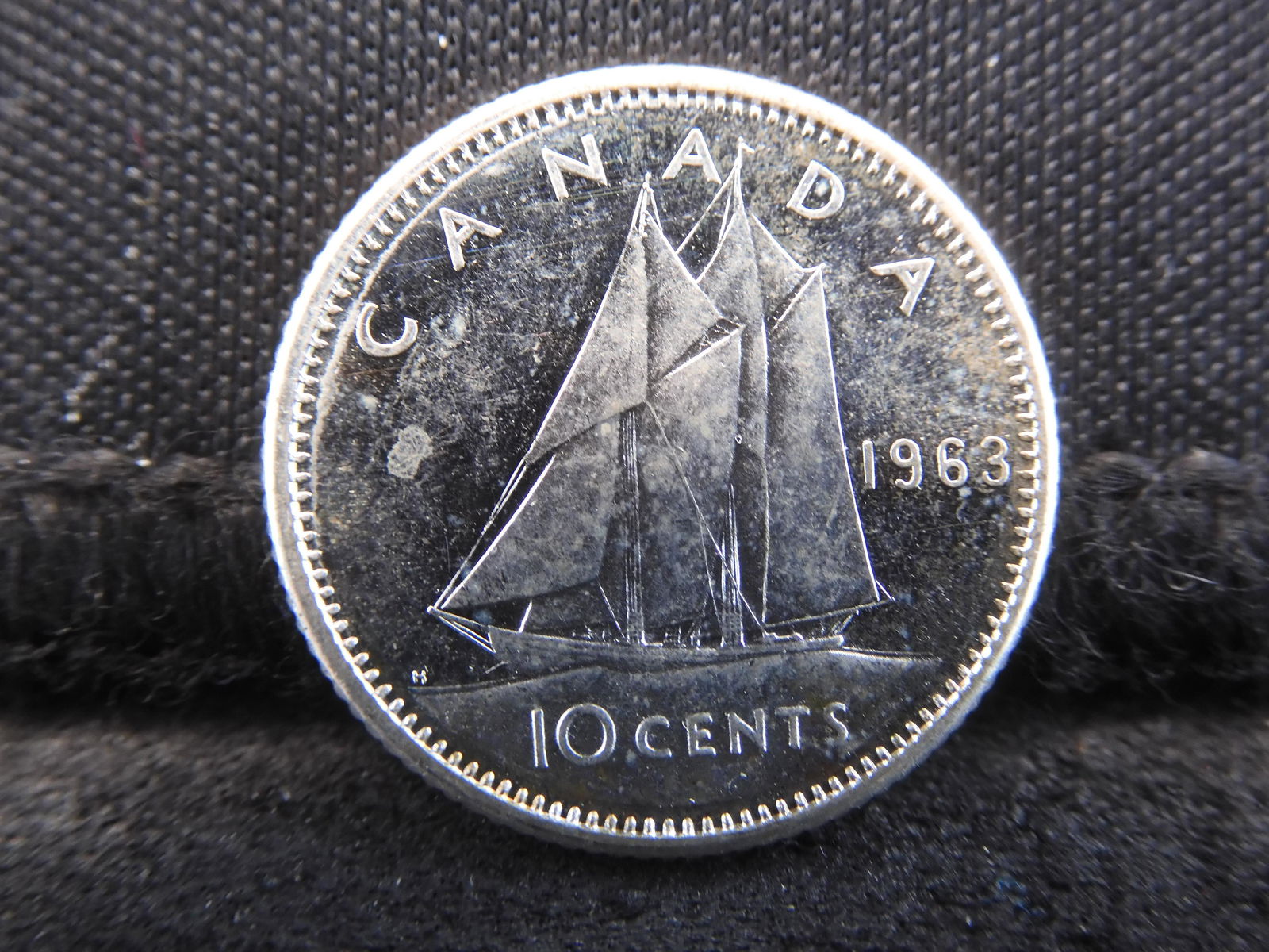 1963 Canada 10 Cents 80% Silver Proof Coin.  Portrait Elizabeth II. (1 of 2)