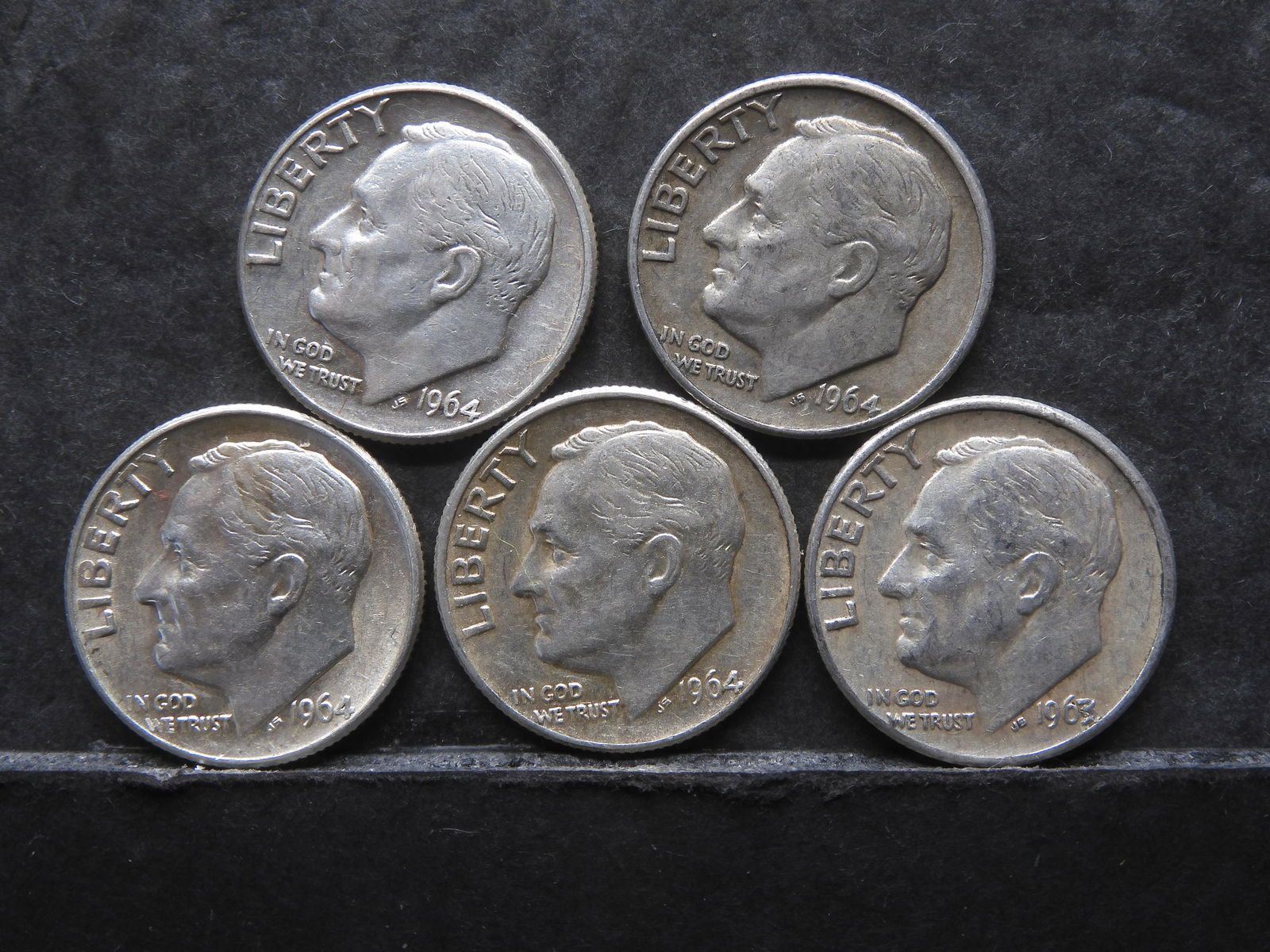 Small Grab bag of circ Silver Dimes ( 5 ) (1 of 2)