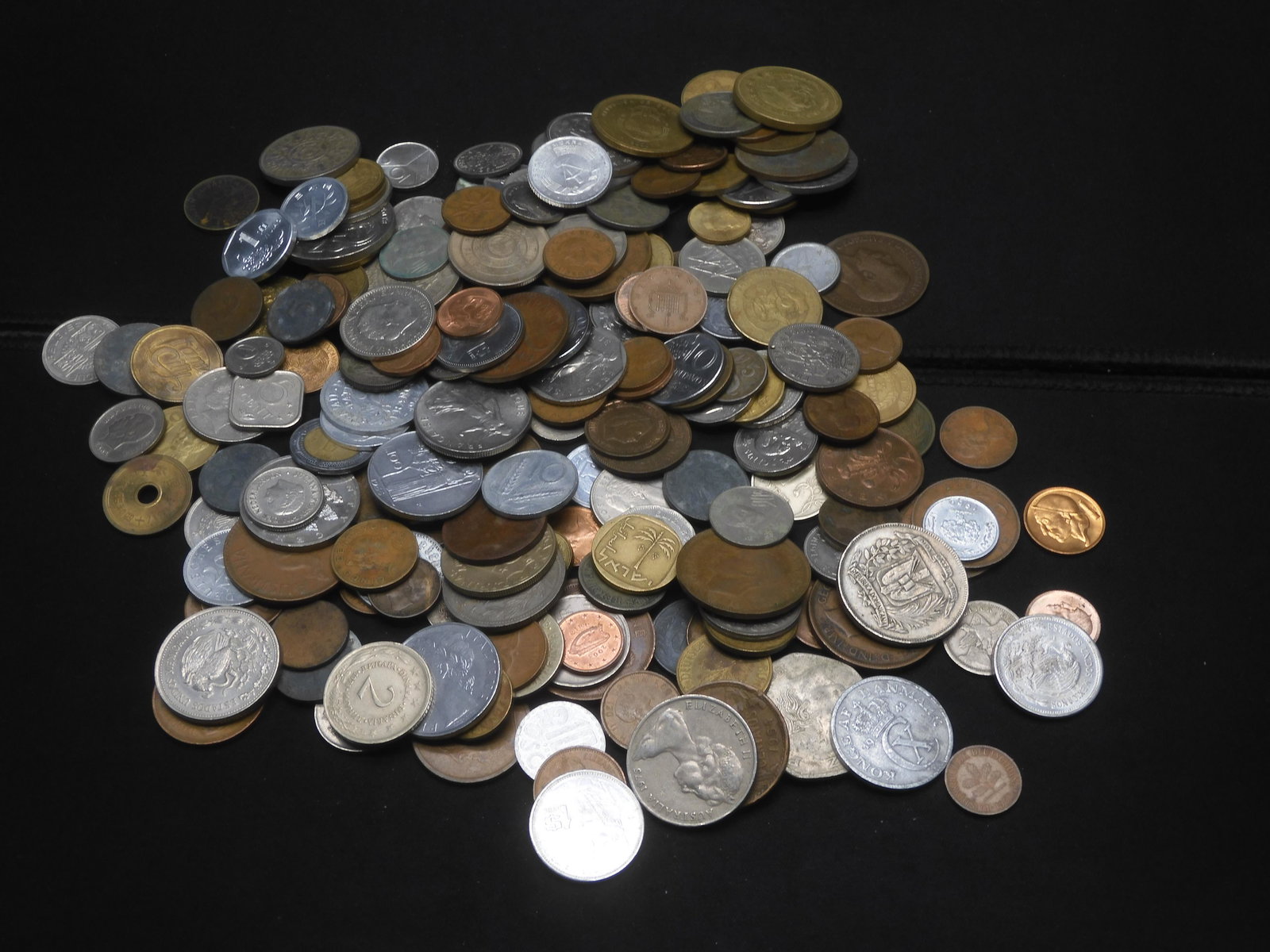 2 Pounds Mixed Foreign Coins.  Circulated. (1 of 6)