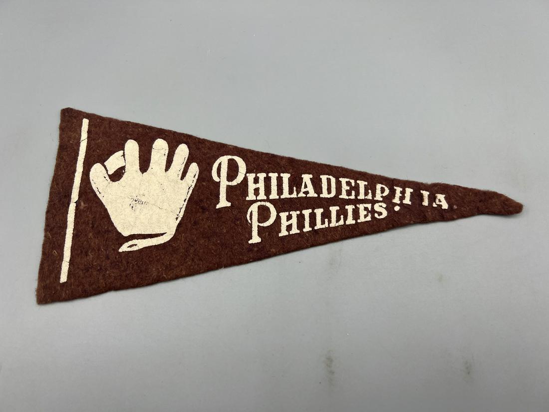 Circa. 1940's Philadelphia Phillies Felt Mini Baseball Pennant (1 of 2)