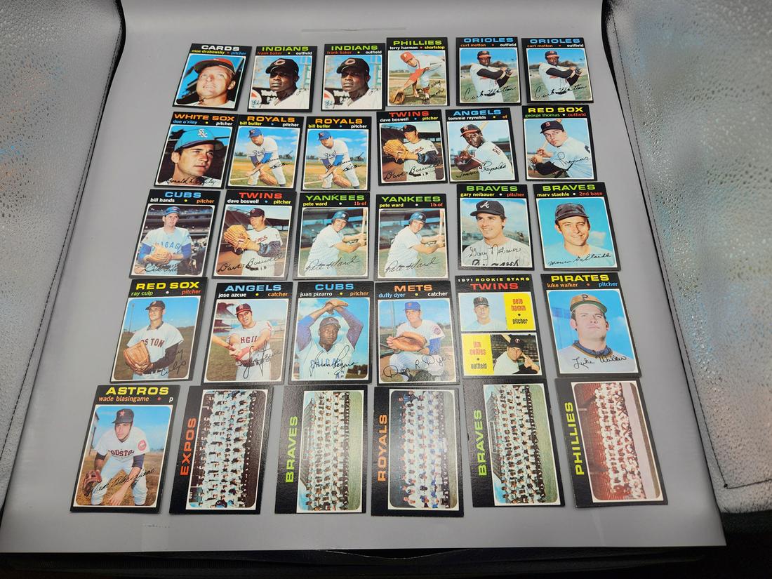 (61) 1971 Topps Baseball Cards - Many High Numbers Included - Color added to edges and corners (1 of 4)