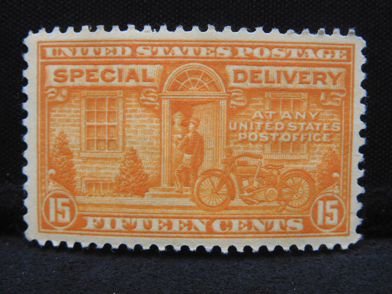 US Special Deliver 15 Cent mint, Stamp, Scott #E16 OG, NH (1 of 2)
