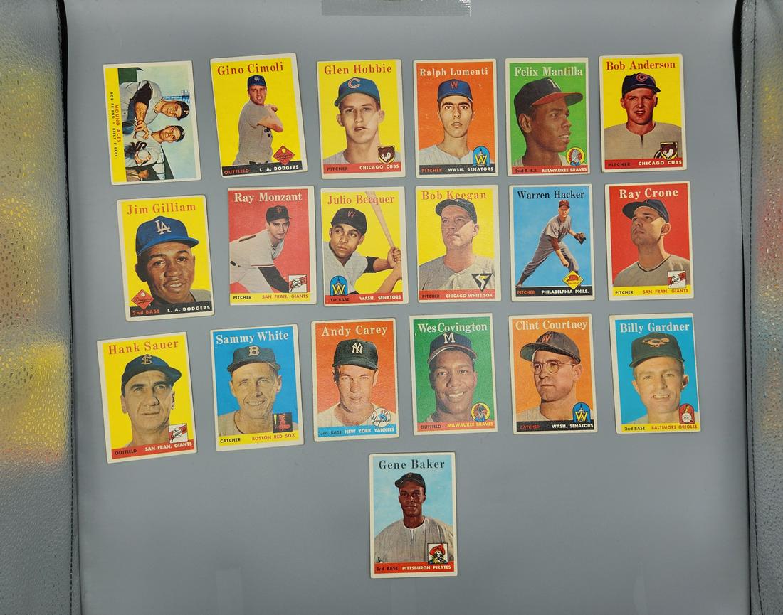 (33) 1958 Topps Baseball Cards - Varying Conditions (1 of 4)
