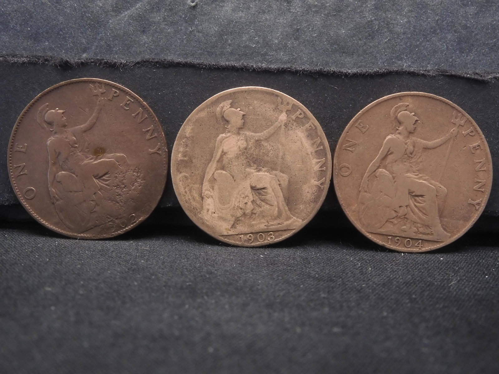 3-1902-04 Consecutive, Great Britain pennies: 3-1902-04 Consecutive, Great Britain pennies