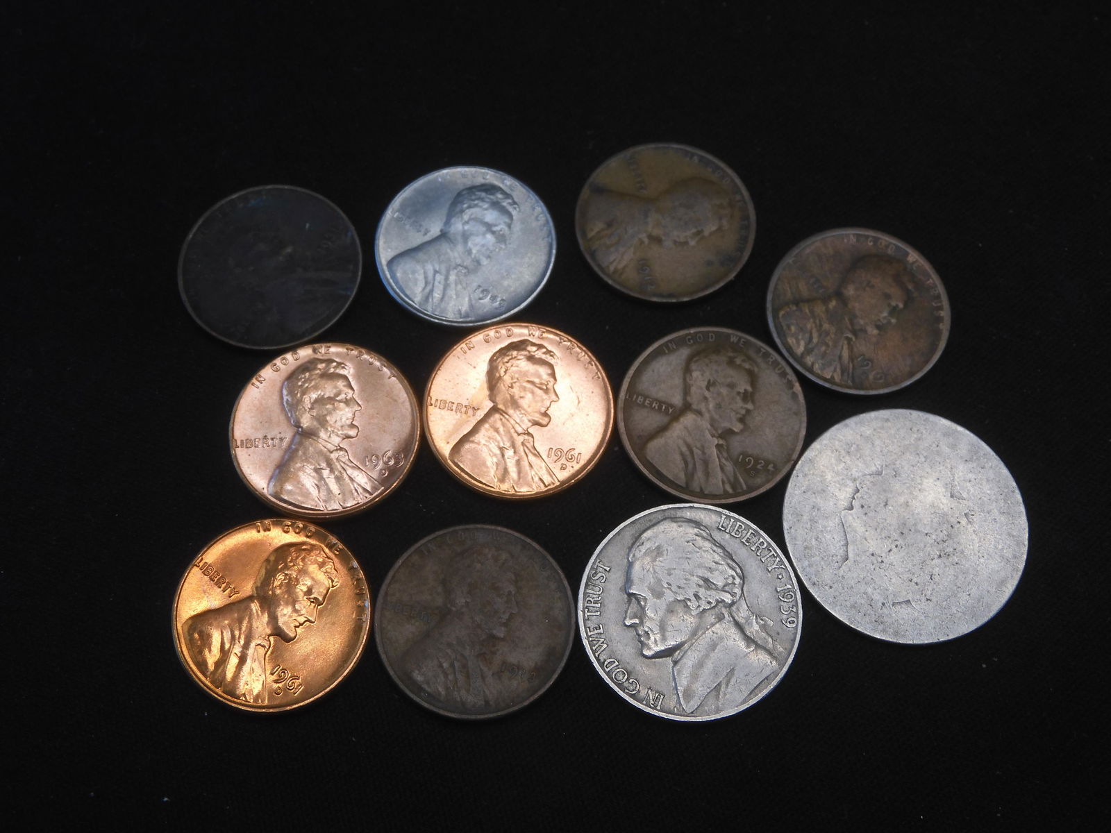 11 coin grab bag. Silver Barber Quarter, 1939 Jefferson Nickel, 1943 Unc. Steel Cent, 1912,1913, (1 of 5)