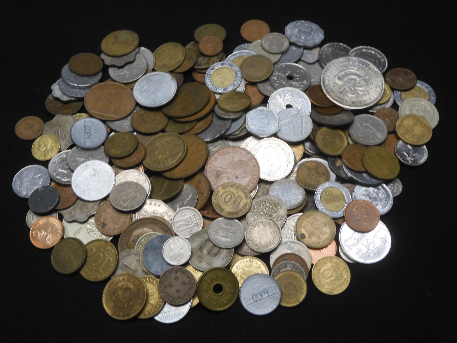 Assortment Of Foreign Coins From Many Different Countries.  Coins Weigh 2 Pounds. (1 of 5)