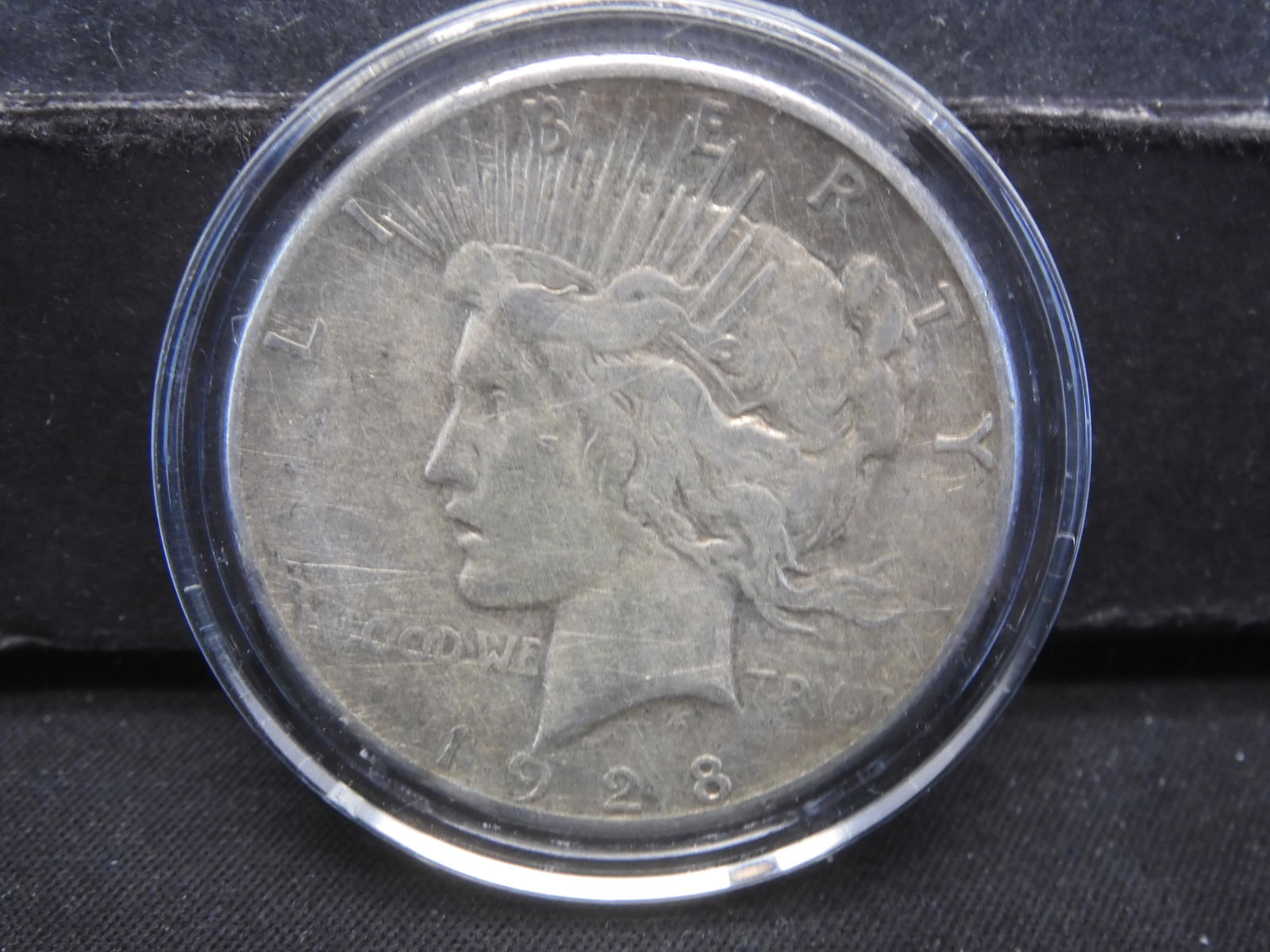1928 Silver Peace Dollar LIGHTLY CIRCULATED in Coin Capsule (1 of 2)
