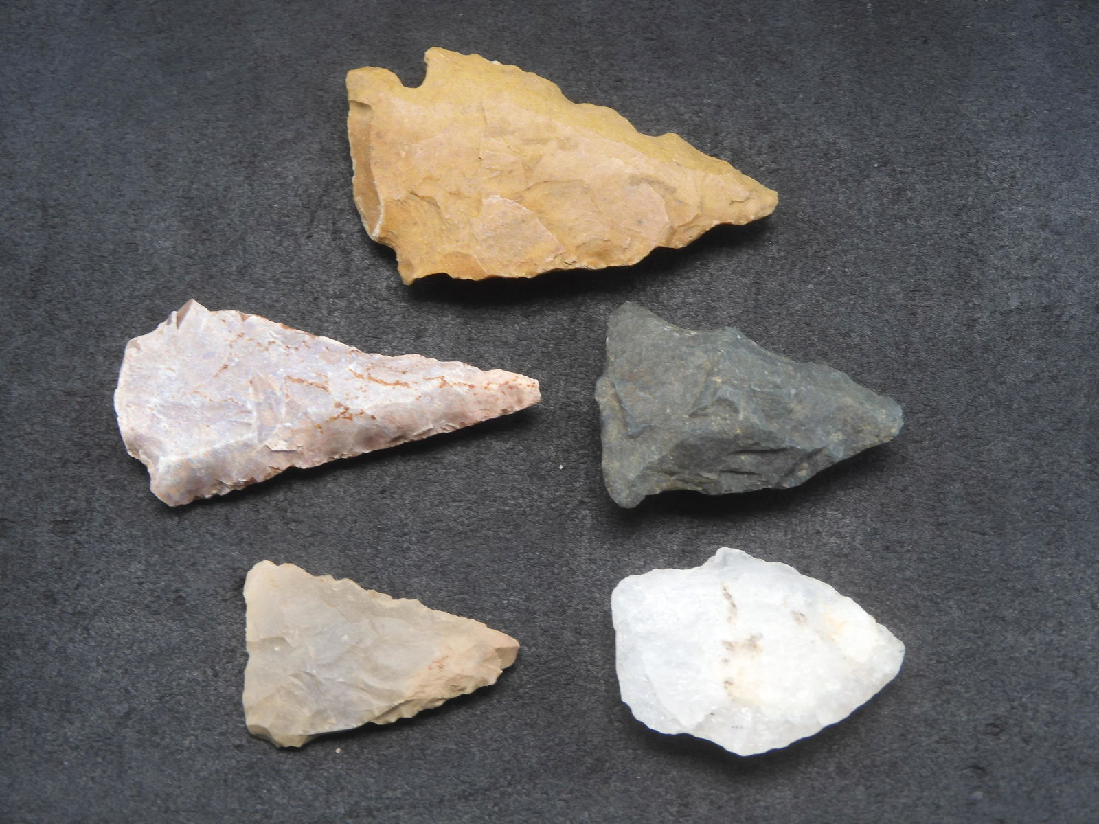 (5) complete or nearly complete Ohio found arrowheads.  500-10,000 years old. (1 of 3)
