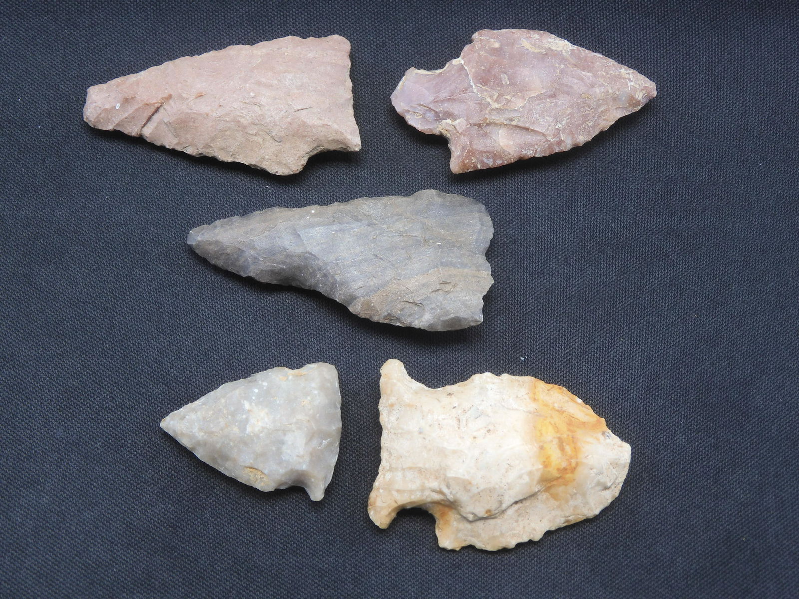 (5) complete or nearly complete Ohio found arrowheads.  500-10,000 years old. (1 of 3)
