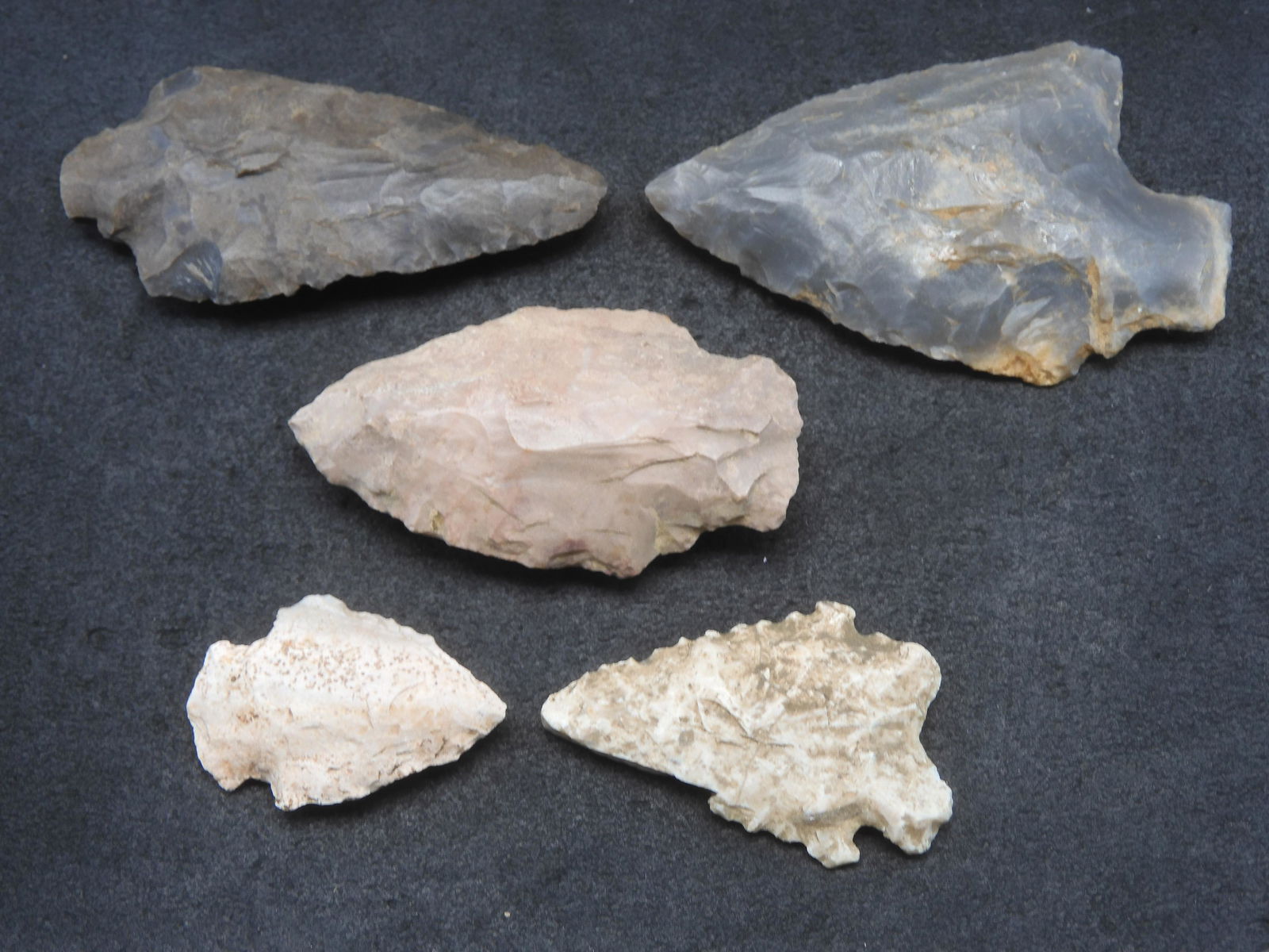 (5) complete or nearly complete Ohio found arrowheads.  500-10,000 years old. (1 of 3)