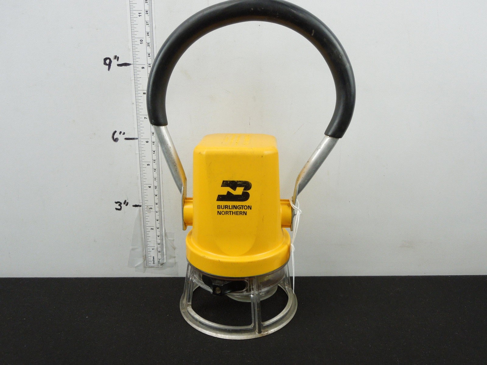 Burlington Northern Starlite 292 Battery Lantern, Yellow Body, Used, in working condition, lamps and: Burlington Northern Starlite 292 Battery Lantern, Yellow Body, Used, in working condition, lamps and battery not included