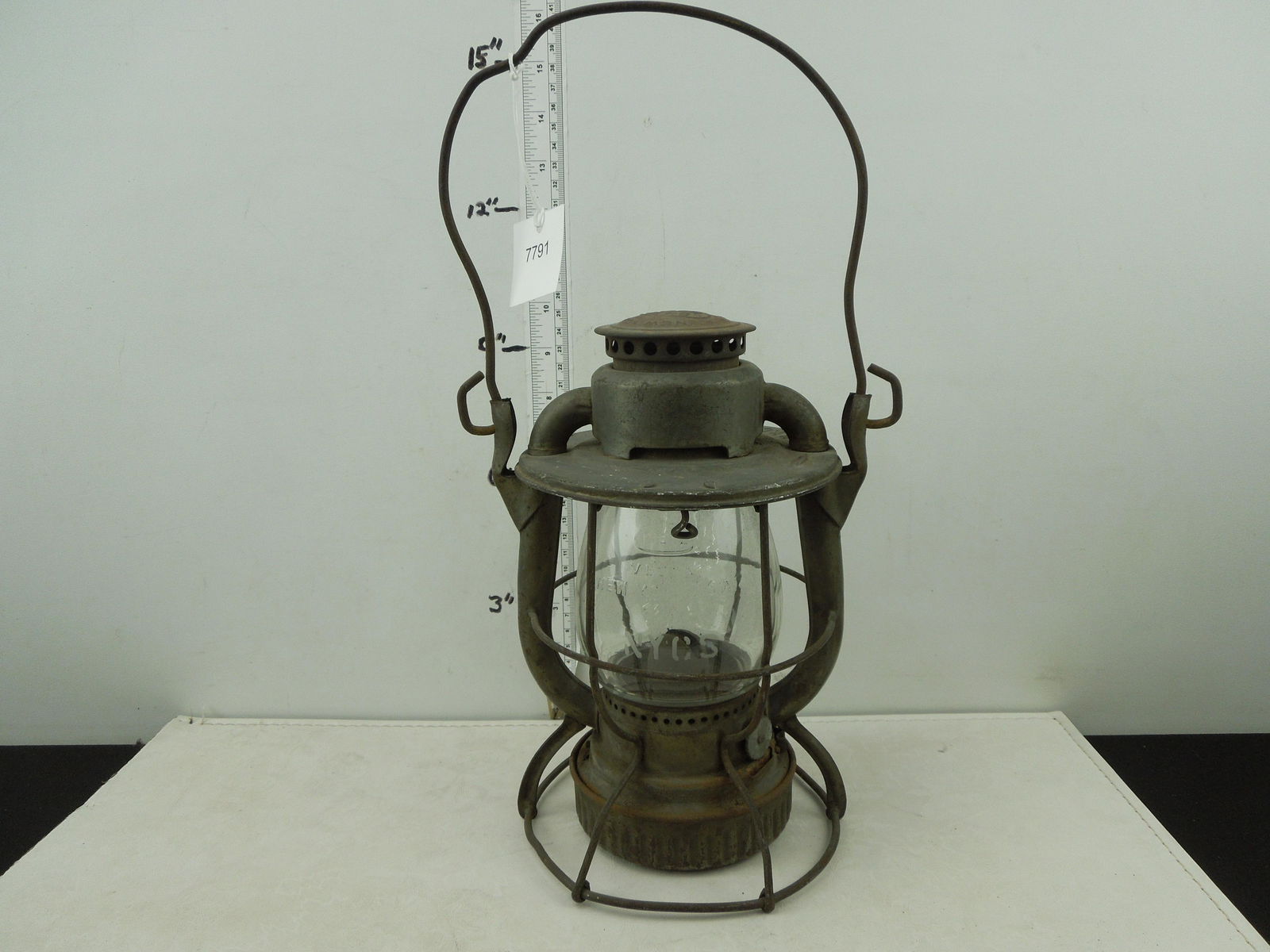 NYCS Dietz Vesta Kerosene Lantern, Etched Globe (1 of 6)