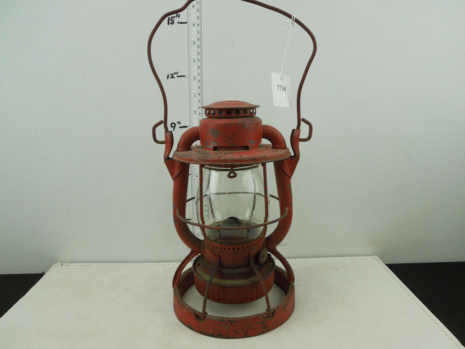 RF&PRR Dietz Vesta Kerosene Lantern, Weighted Locomotive Base (1 of 5)