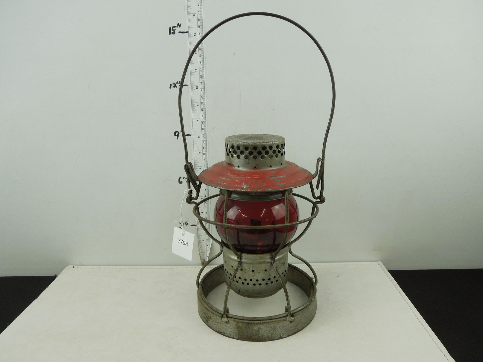 NYC Handlan Kerosene Lantern, Red Globe , Weighted Locomotive Base (1 of 5)
