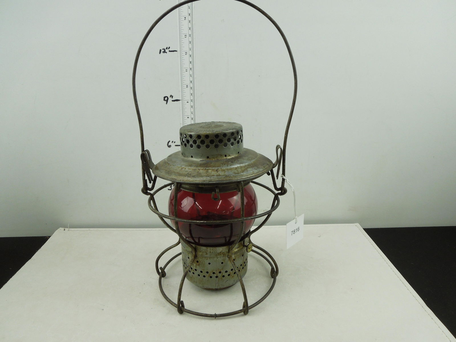 PRR Handlan Kerosene Lantern, Etched Globe, Red Globe (1 of 5)