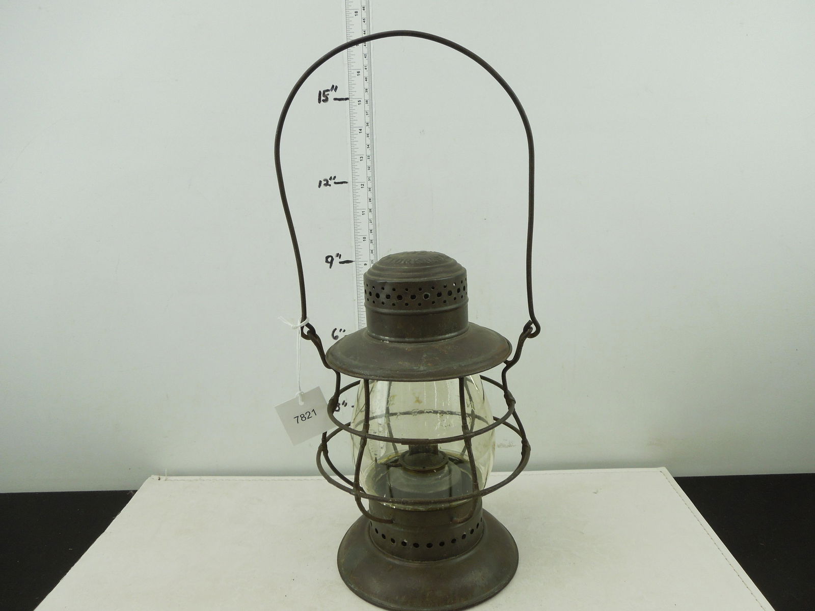 New York Central Dietz NO. 6 Bell Bottom Kerosene Lantern, Bell Bottom (1 of 6)