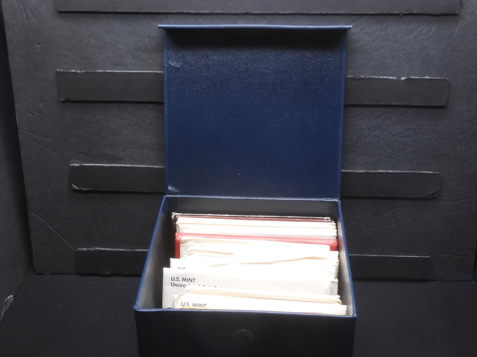 1960-1985 25 Years of Mint Sets Dollar (1 of 18)