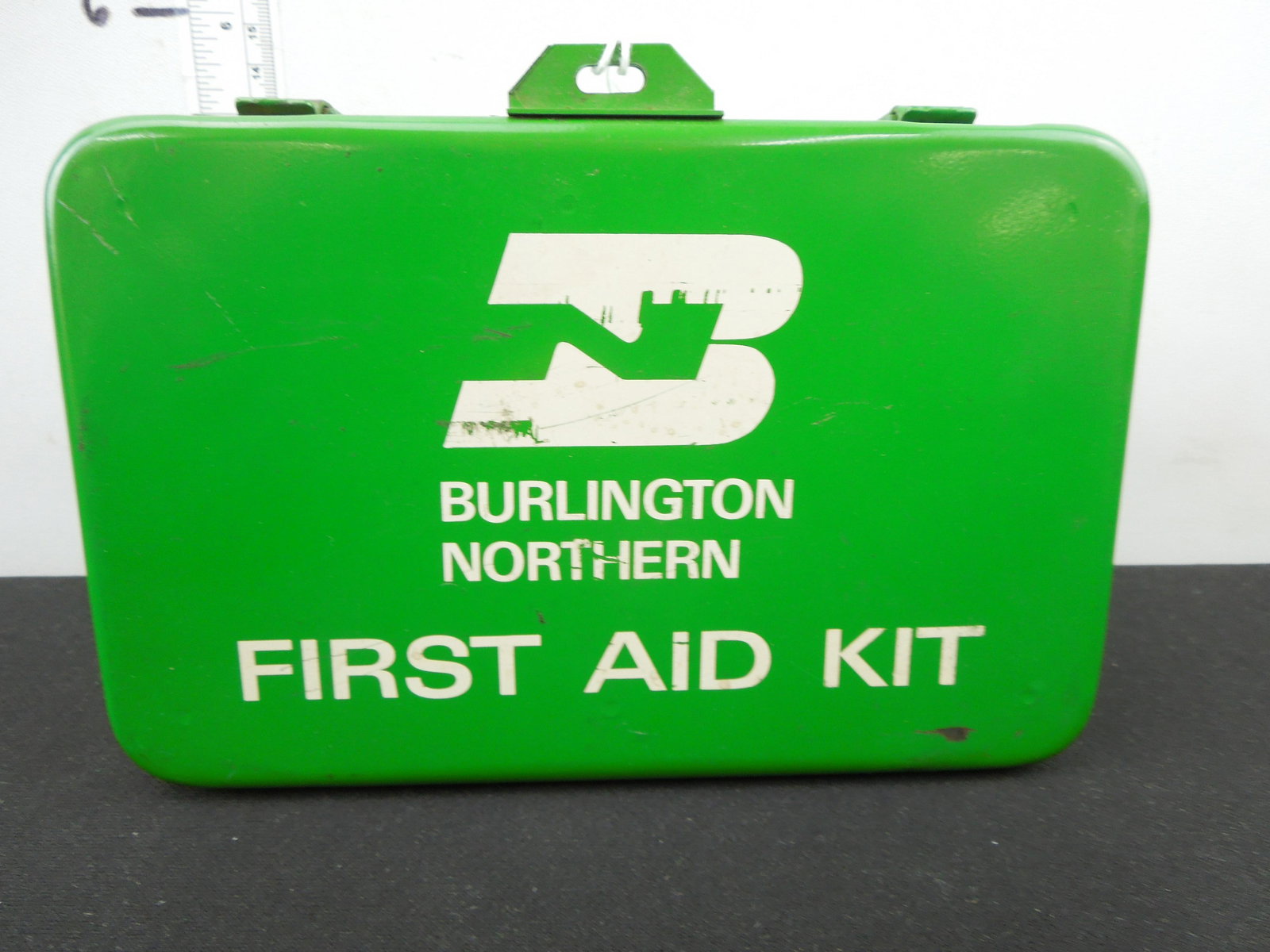 Burlington Northern First Aid Kit Green Metal Box (1 of 7)