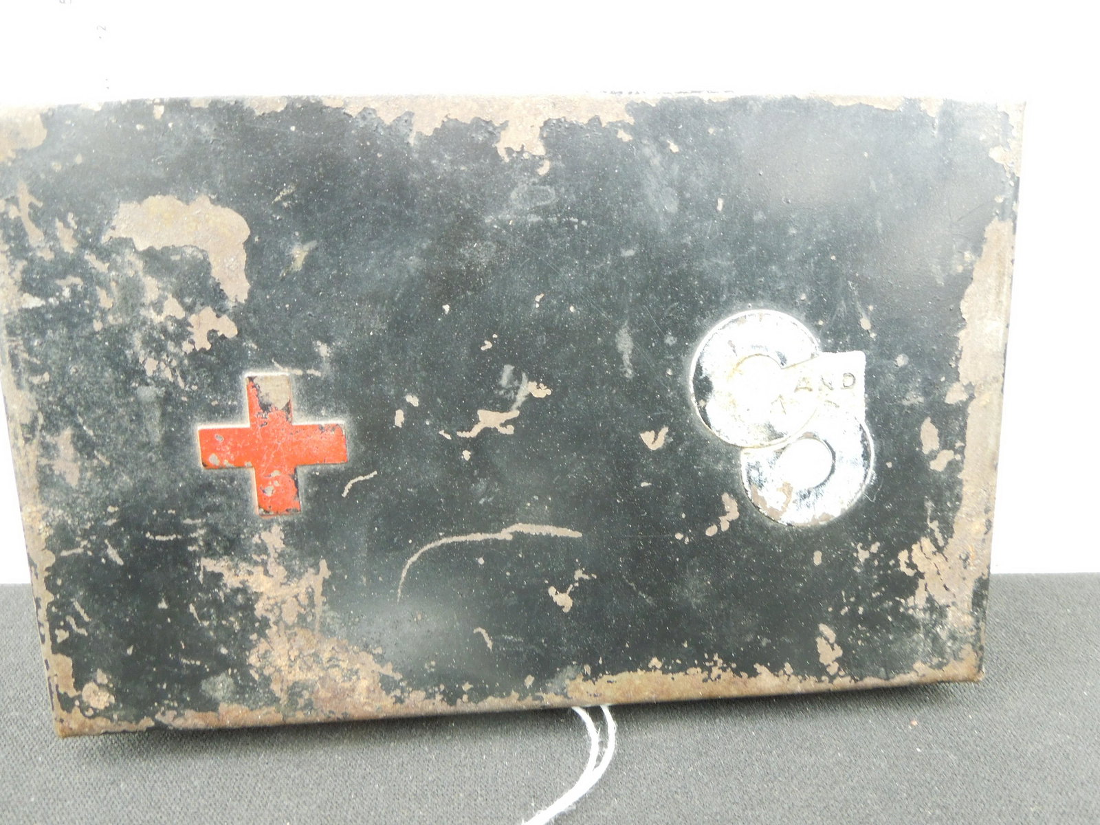 Chesapeake and Ohio First Aid Kit Metal Box (1 of 5)