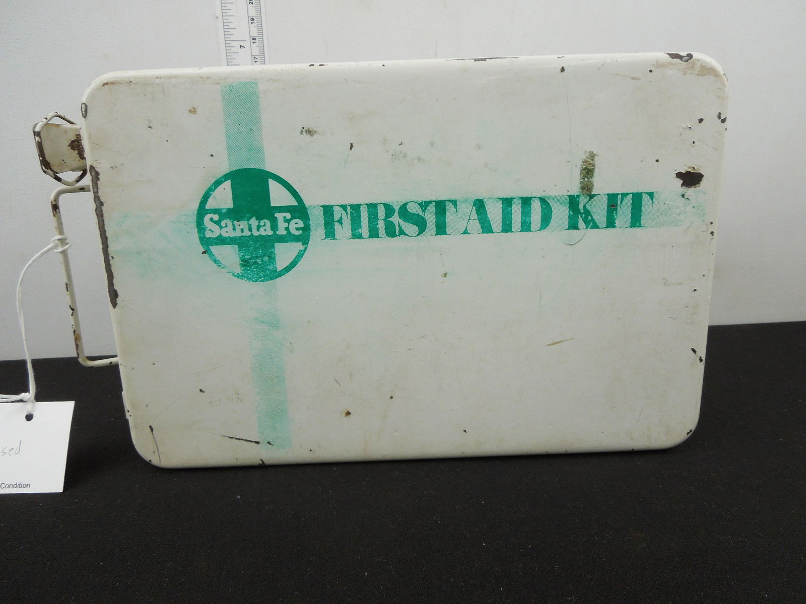 Santa Fe First Aid Kit Metal Box (1 of 7)