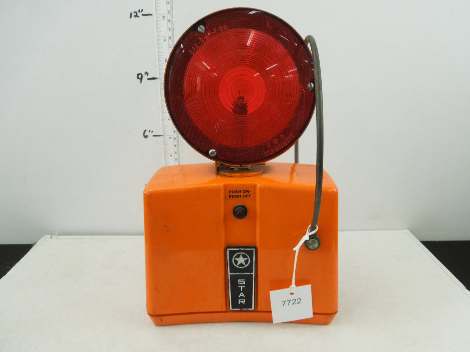Caboose Marker Star Headlight Red/Amber, with flag bracket: Caboose Marker Star Headlight Red/Amber, with flag bracket