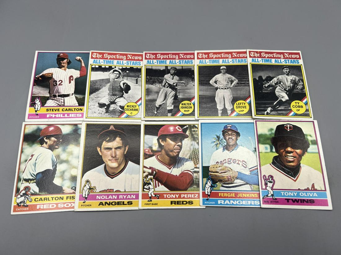 Lot of (10) 1976 Topps Baseball Cards W/Stars - Varying Conditions (1 of 3)