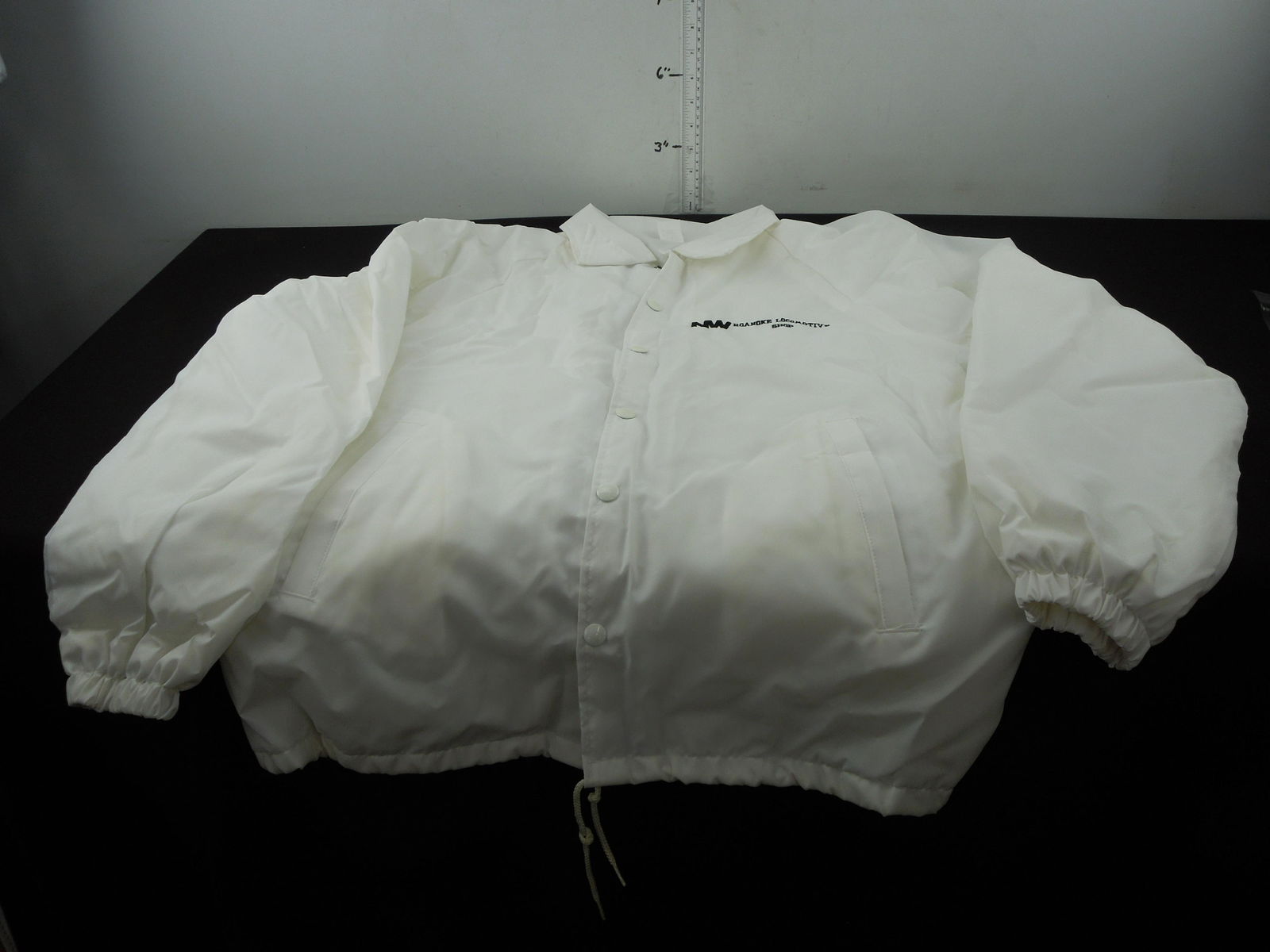 Norfolk & Western, Roanoke Locomotive Shop White Wind Breaker: Norfolk & Western, Roanoke Locomotive Shop White Wind Breaker