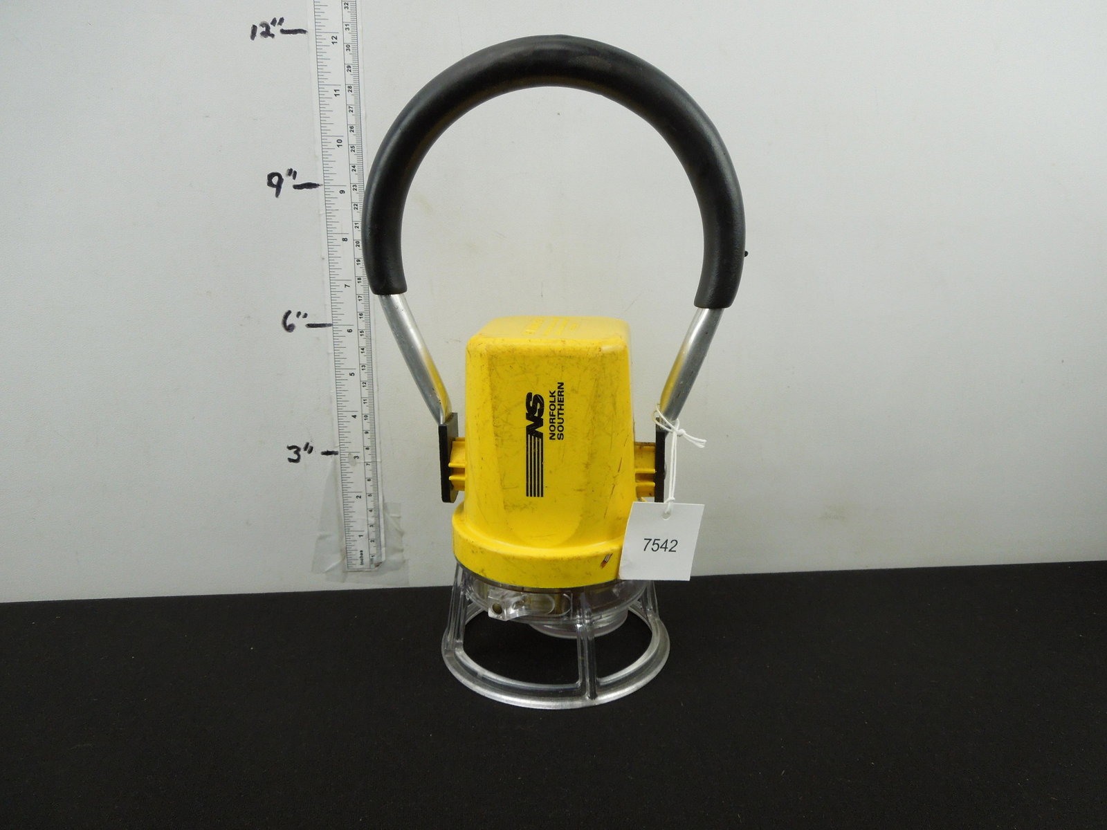 NS Norfolk Southern Starlite 292 Battery Lantern, Yellow Body: NS Norfolk Southern Starlite 292 Battery Lantern, Yellow Body