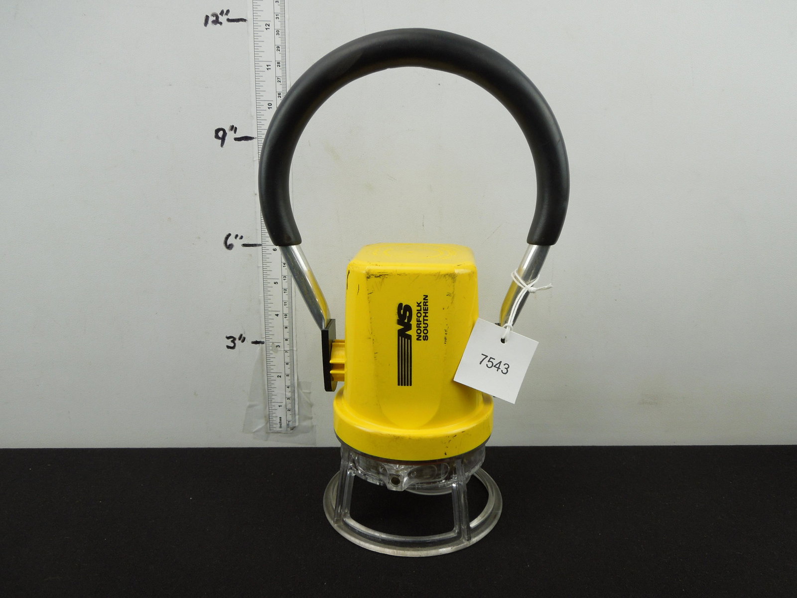 NS Norfolk Southern Starlite 292 Battery Lantern, Yellow Body: NS Norfolk Southern Starlite 292 Battery Lantern, Yellow Body