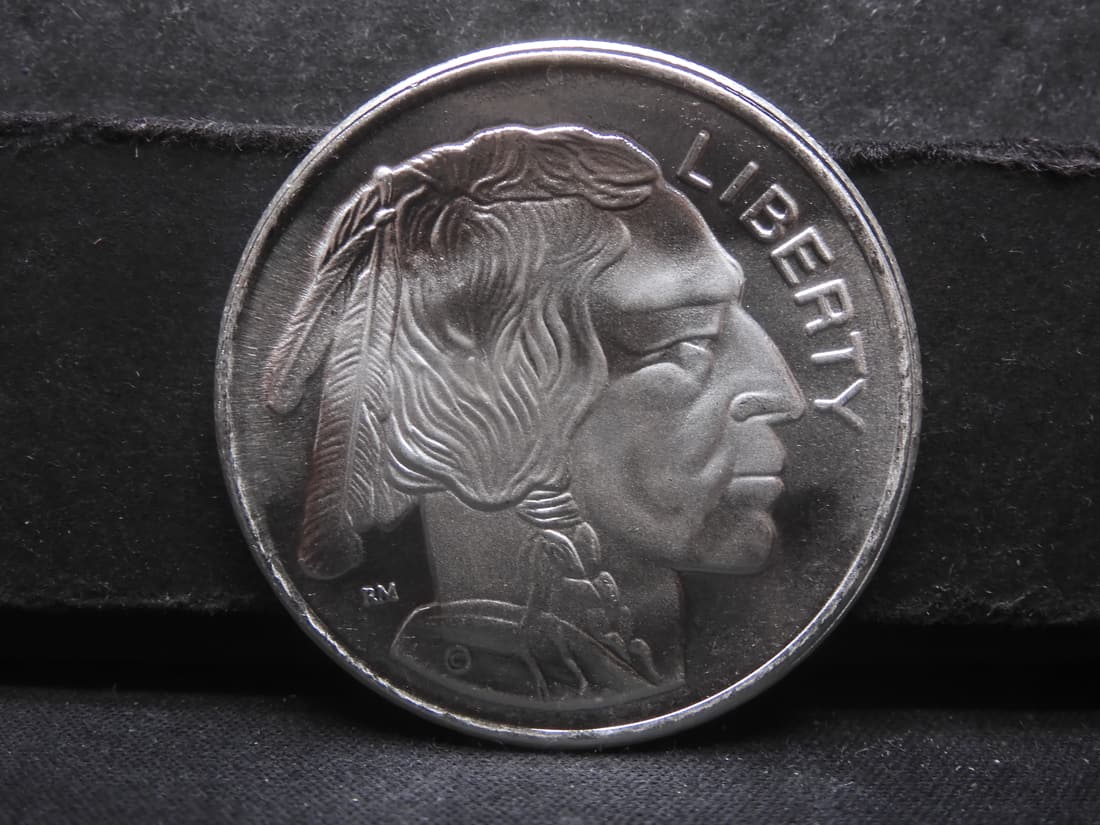 1 Ounce-.999% pure silver, medallion-Buffalo, BU (1 of 2)