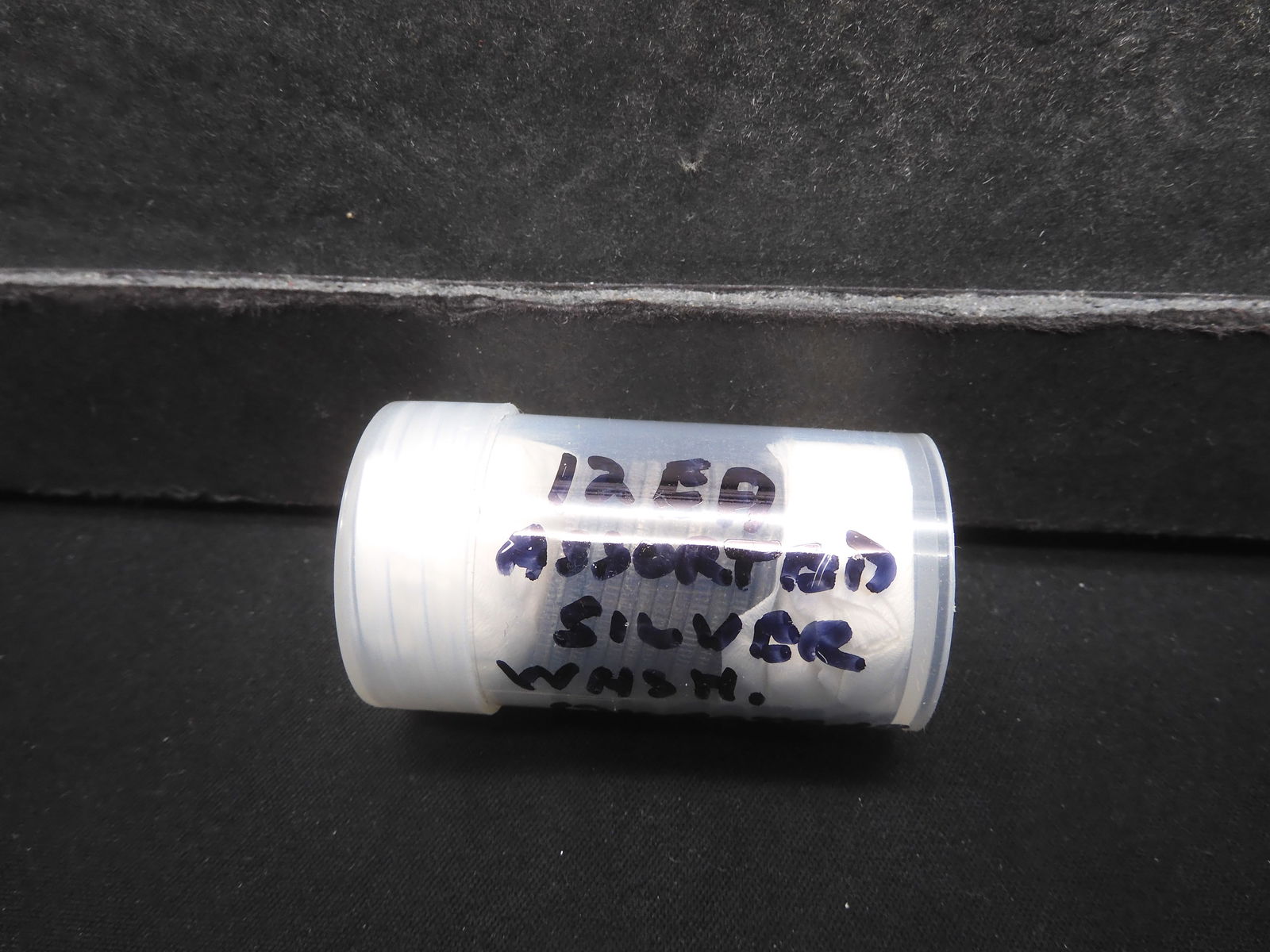 12 Assorted Silver Washington Quarters (1 of 3)