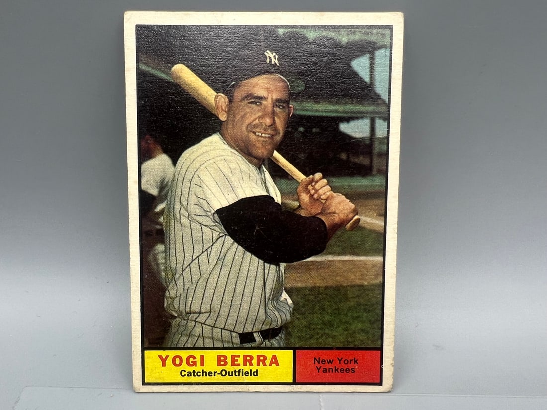 1961 Topps #425 Yogi Berra (1 of 2)