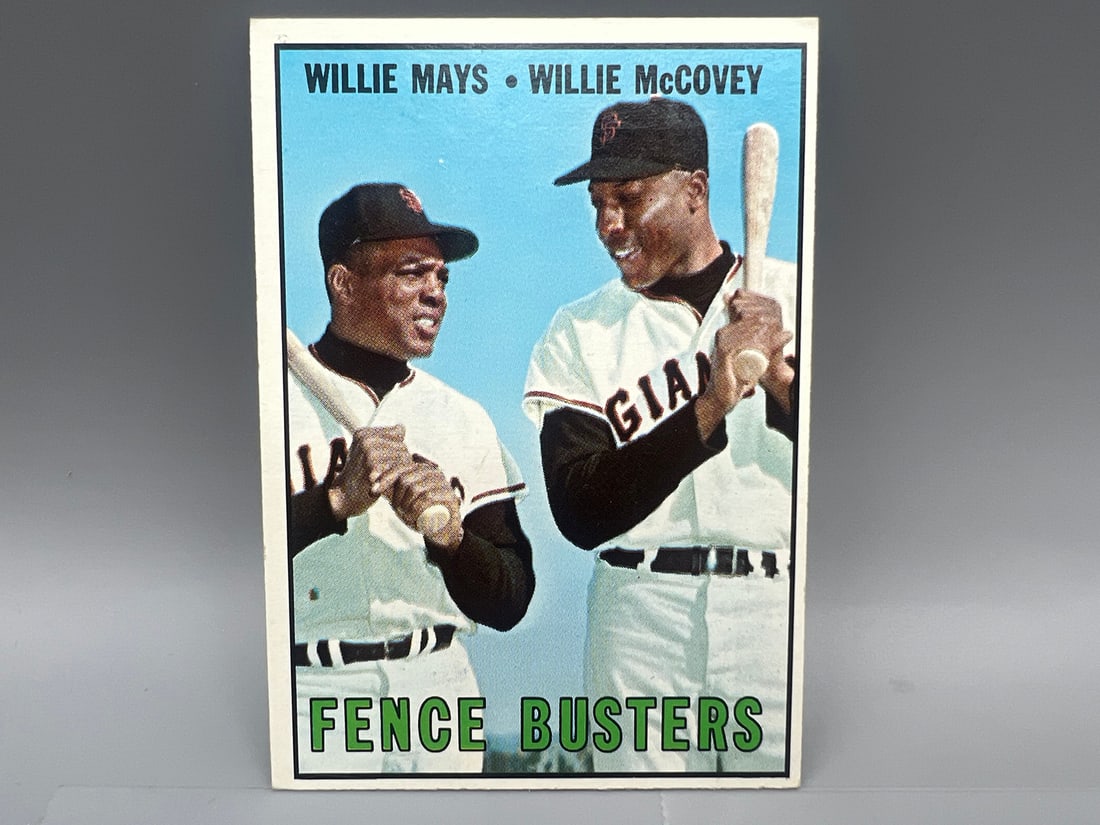 1967 Topps #423 Fence Busters Willie Mays & Willie McCovey: 1967 Topps #423 Fence Busters Willie Mays & Willie McCovey
