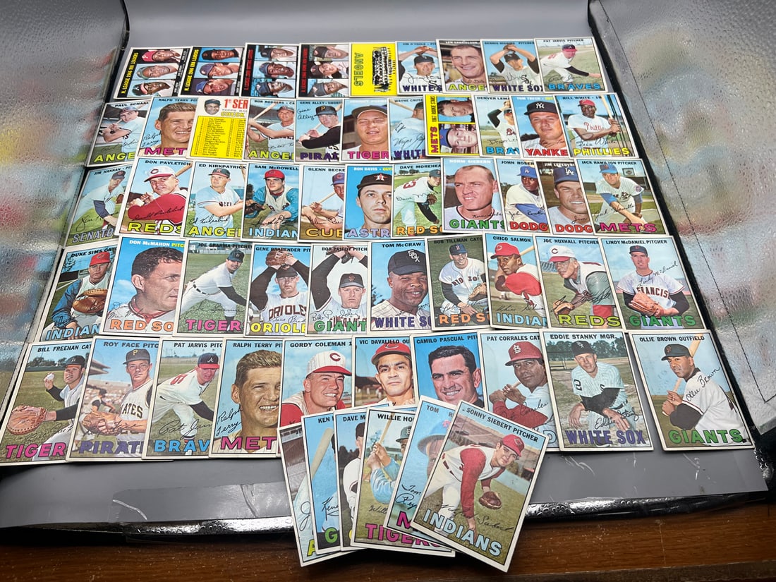 1967 Topps Baseball Lot of 57 with Hank Aaron, Roberto Clemente, Sandy Koufax, Al Kaline, Harmon (1 of 6)