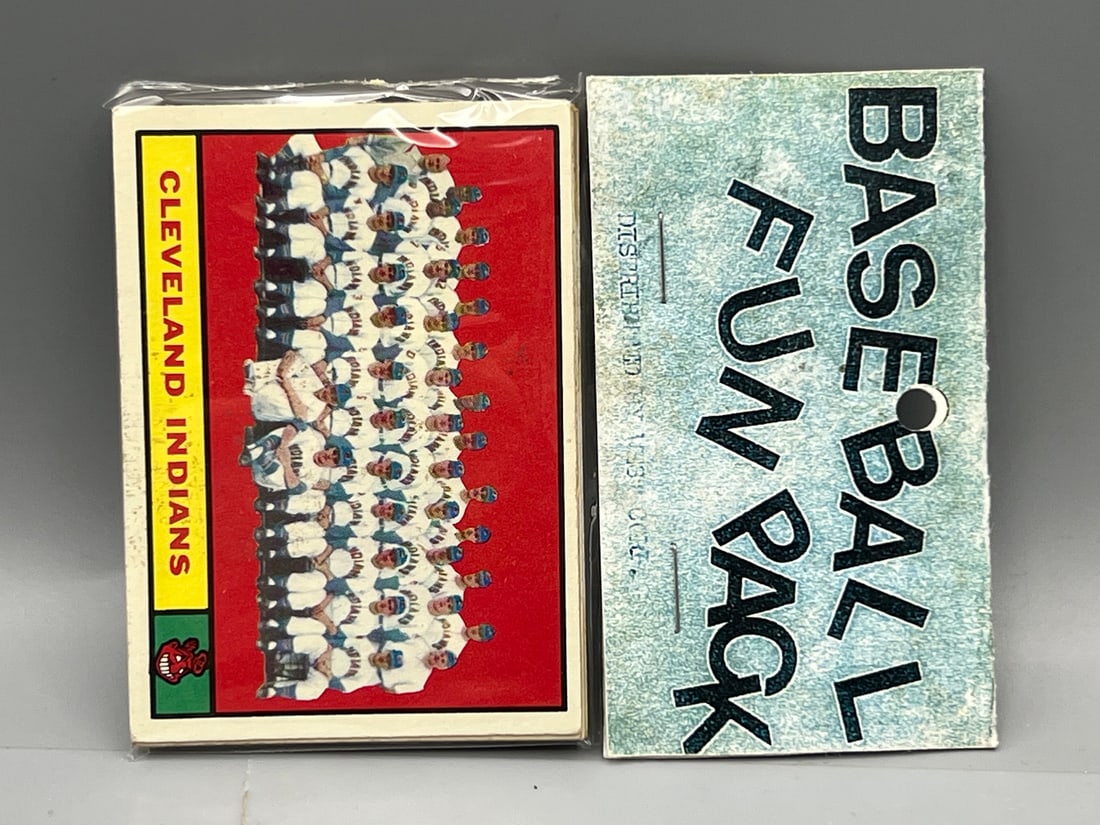 1961 Topps Baseball Unopened West Corp. Cello Fun Pack (1 of 2)