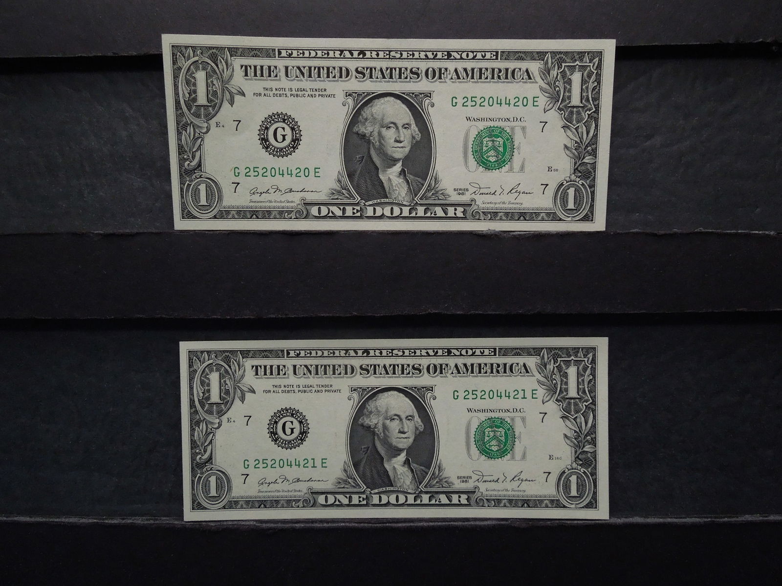2 consecutive serial numbers 1981 Federal Reserve notes (1 of 4)