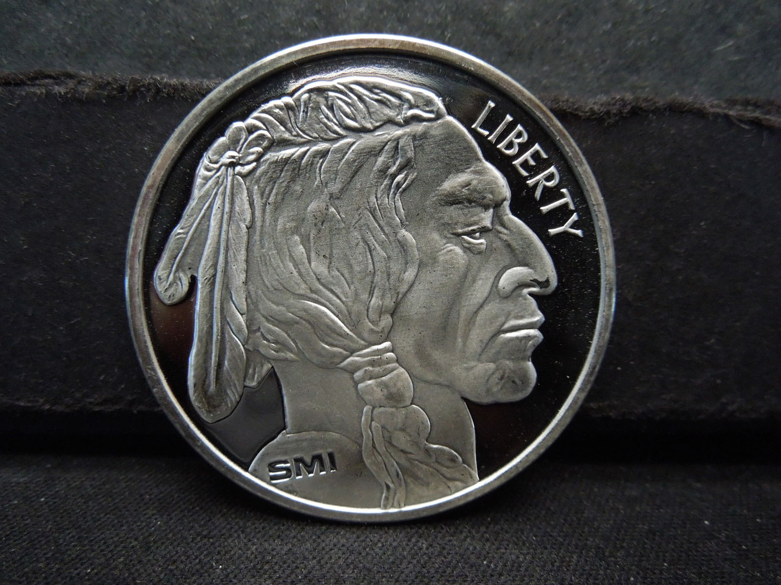 1 Ounce-.999% pure silver, medallion-Buffalo, BU (1 of 2)
