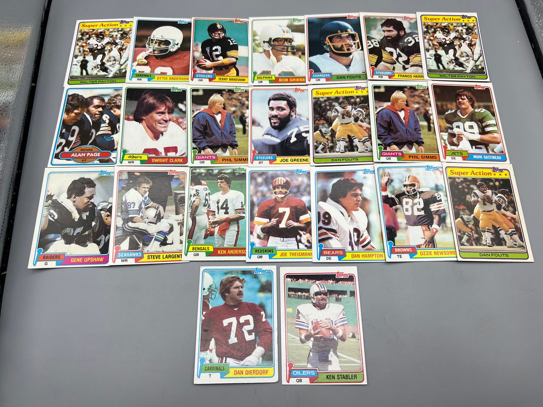 Lot of (23) 1981 Topps Football Cards W/ Some Stars - Varying Conditions - Walter Payton, Terry (1 of 5)
