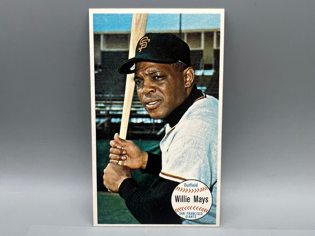 1964 Topps Giants Willie Mays #51: 1964 Topps Giants Willie Mays #51