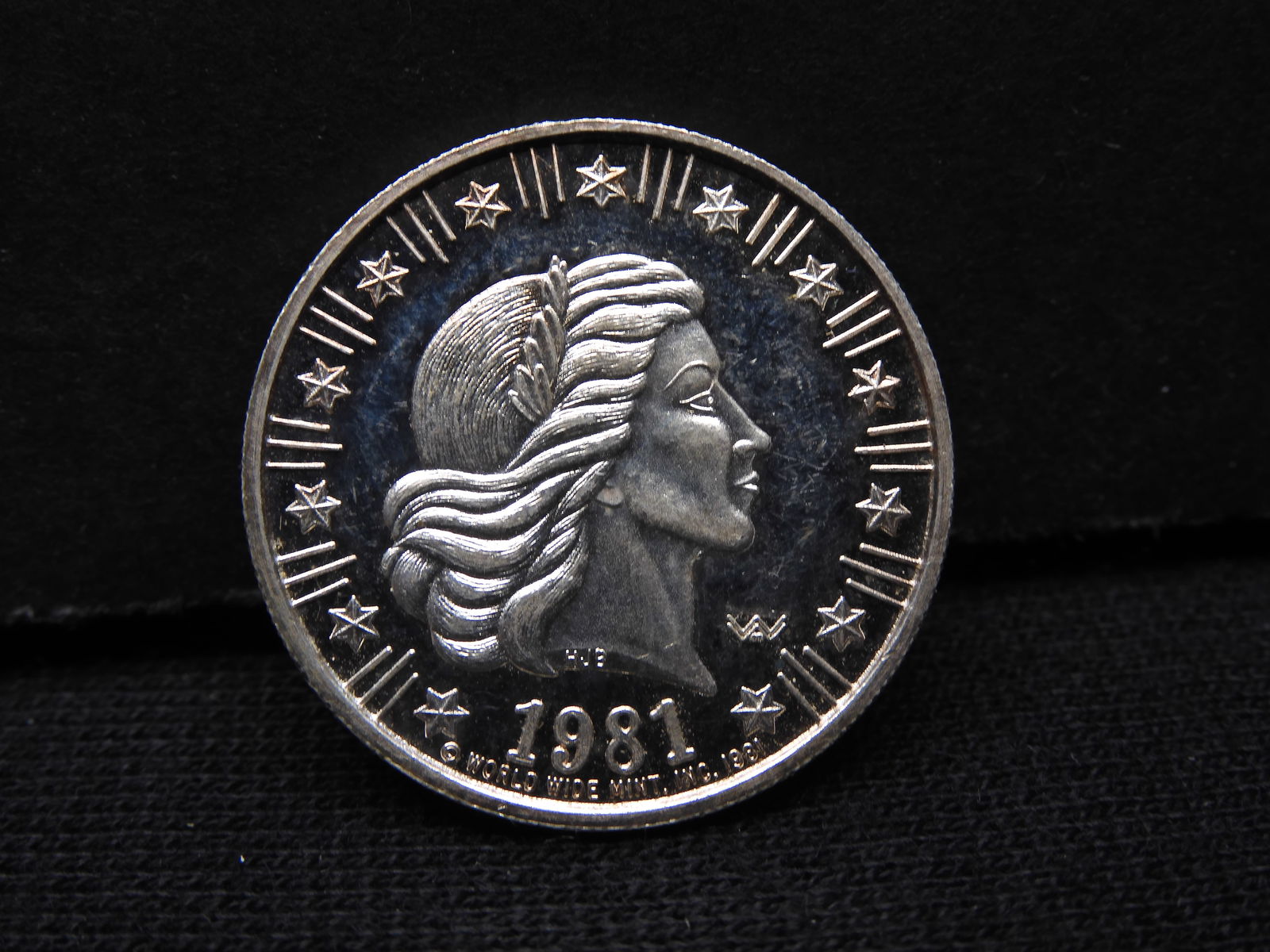 1981 1/4 oz .999 fine silver round (1 of 2)