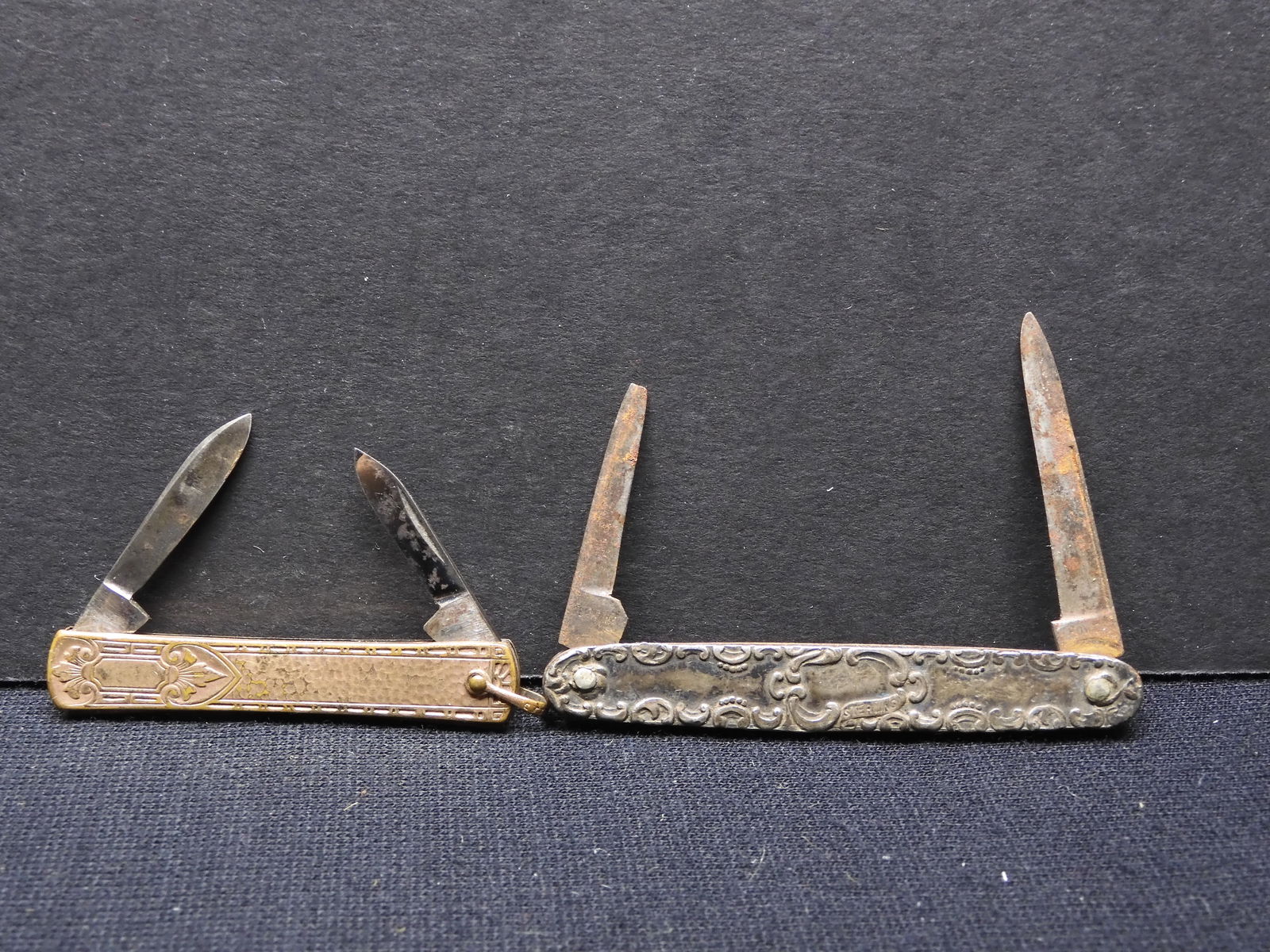 2 Vintage Pocket knives (1 of 8)