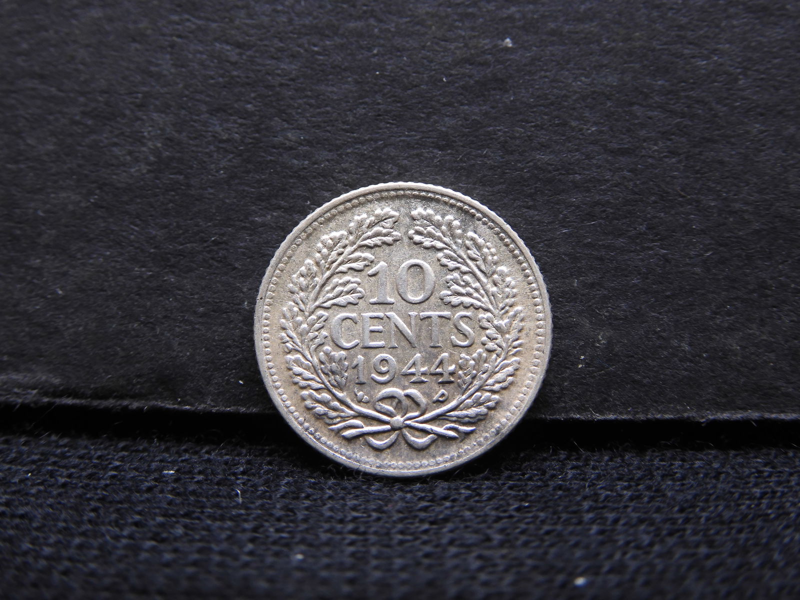 1944-P Netherlands 10 Cents 64% Silver Coin.  Coin Weighs 0.05 Toz.  Portrait Wilhelm. (1 of 2)