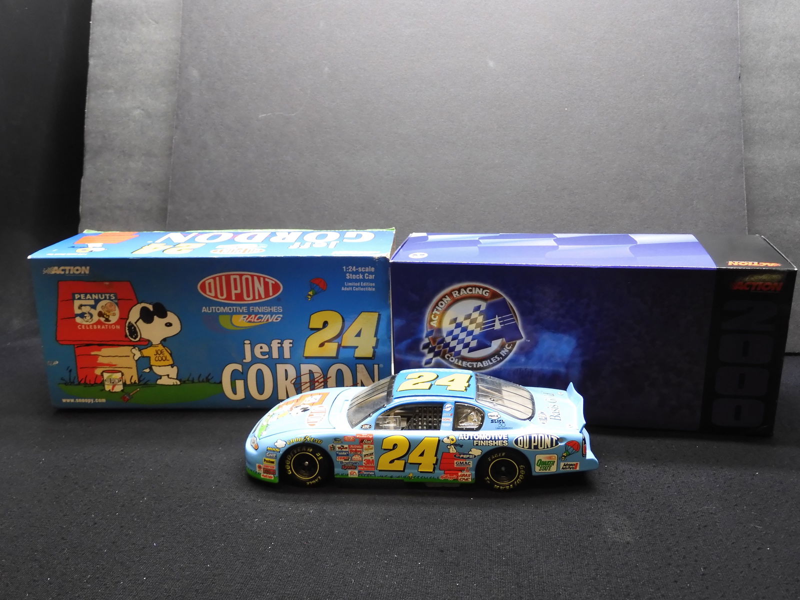 Jeff Gordon #24 Peanuts 1:24 Scale Car: Jeff Gordon #24 Peanuts 1:24 Scale Car
