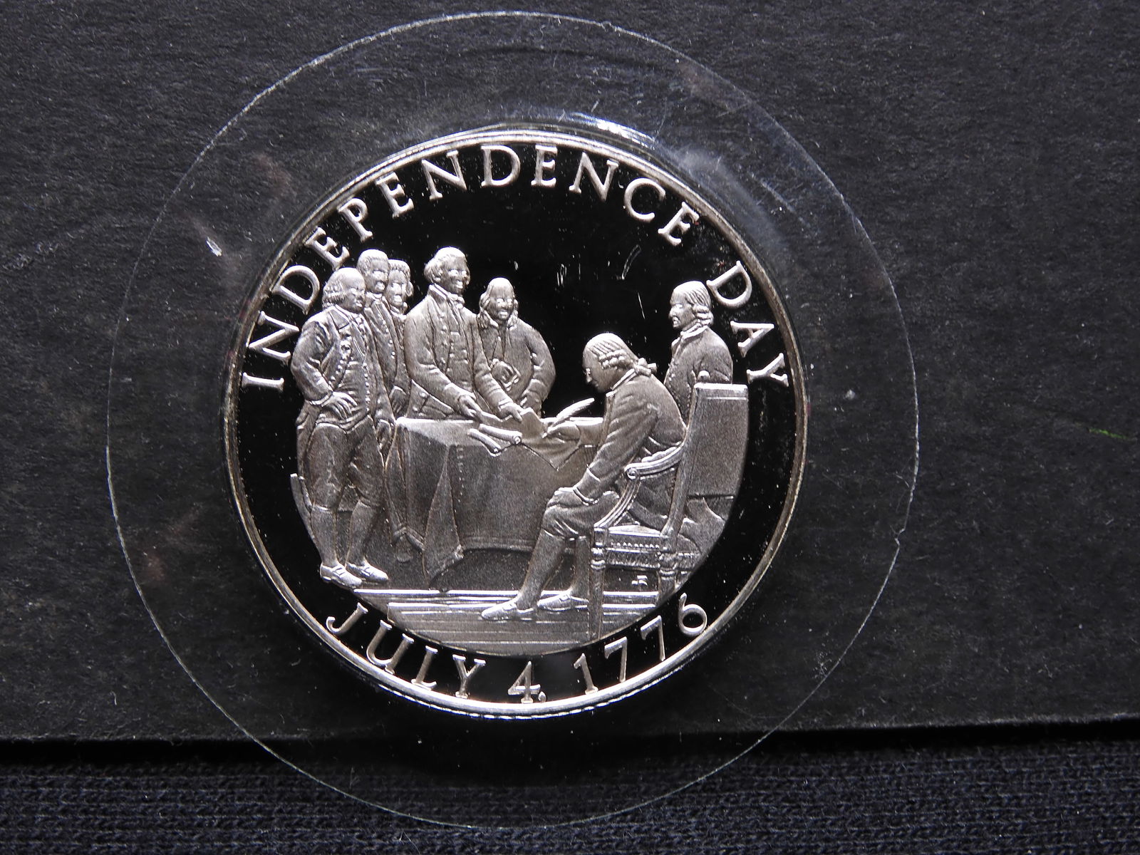 SILVER - 8.2 DWT Bicentennial Independence Round (1 of 2)
