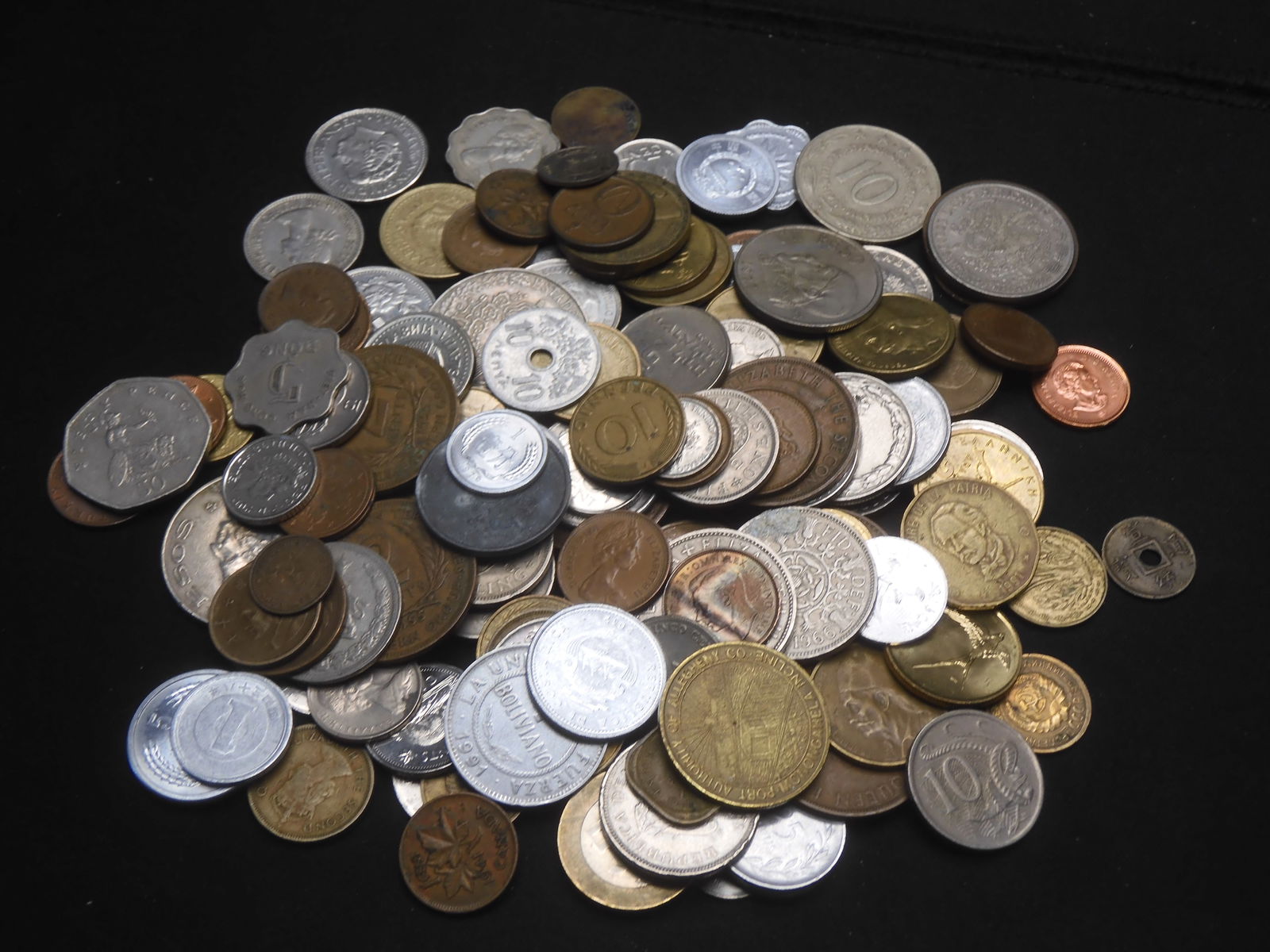 1.25 Pounds Mixed Foreign Coins. (1 of 5)