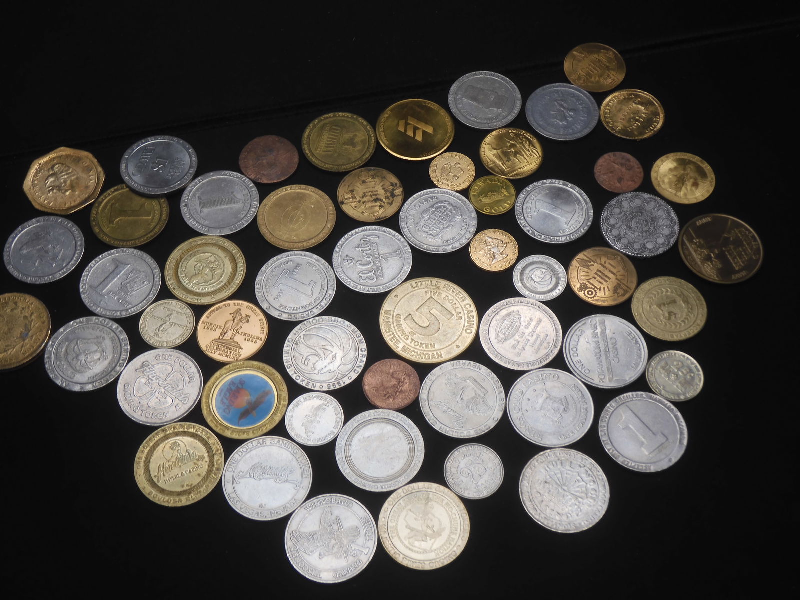 2+ Pounds Vintage Gaming Tokens, Coin Replicas, Etc. (1 of 8)